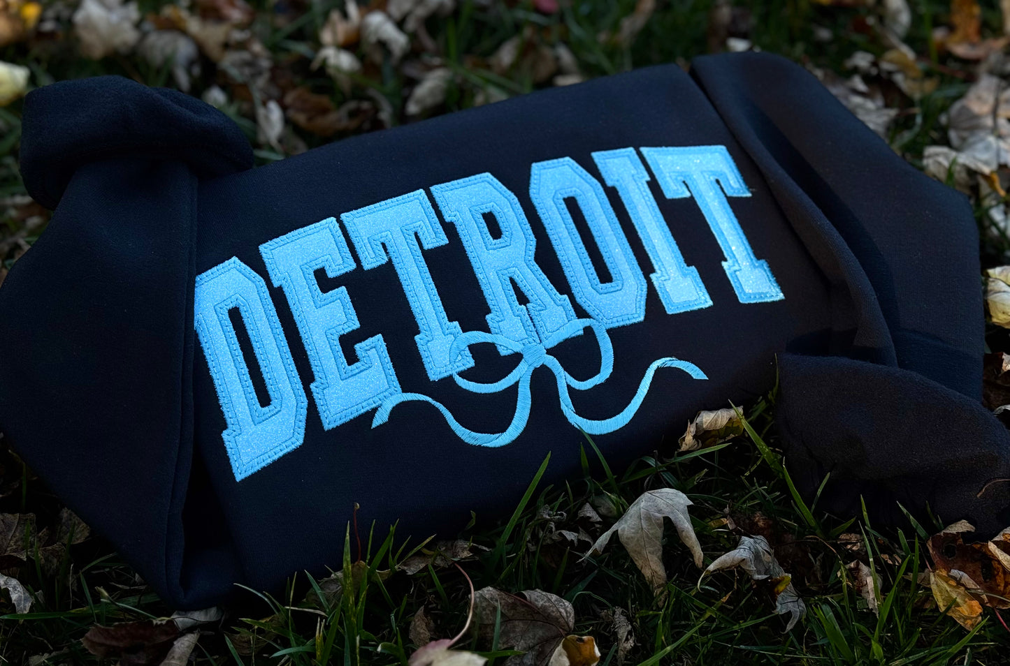 Embroidered Det crewneck