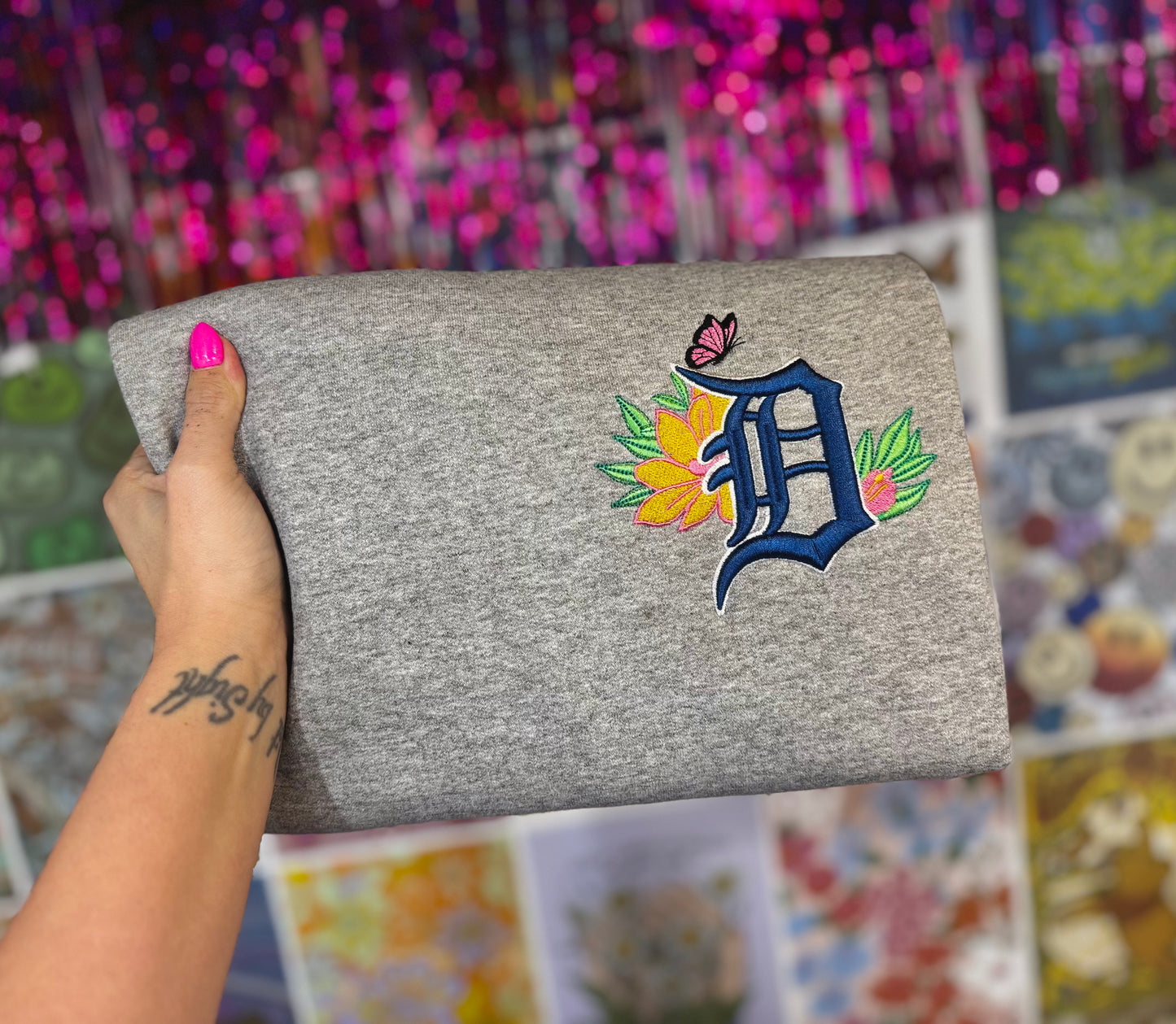 Embroidered floral D crewneck