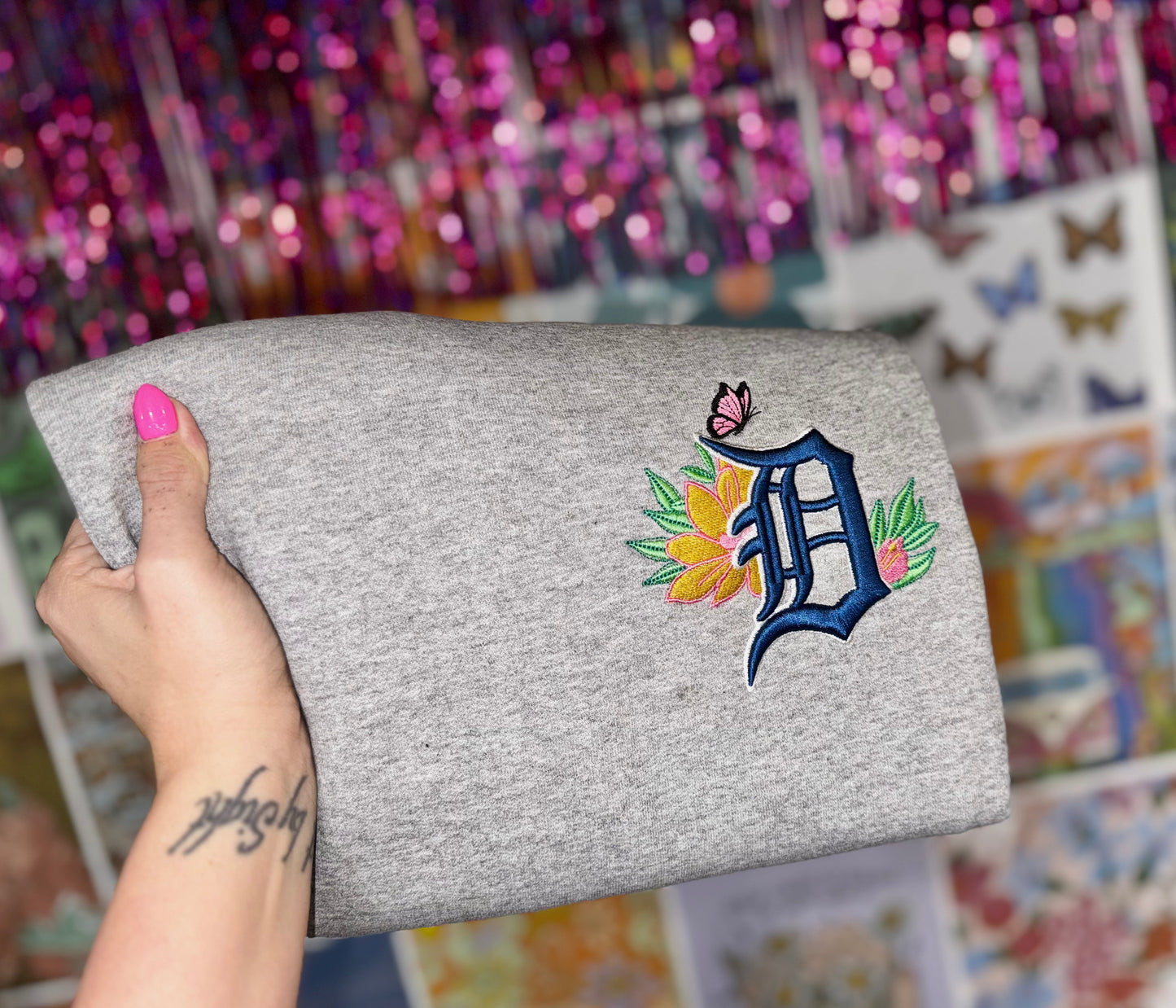 Embroidered floral D crewneck